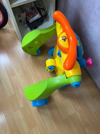 Andado, correpasillos musical infantil.