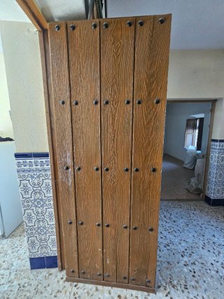 Portón antiguo de madera