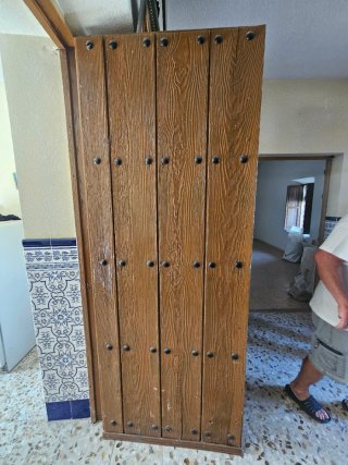 Portón antiguo de madera