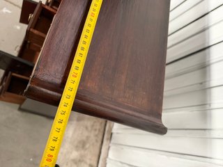 Cómoda de madera restaurada