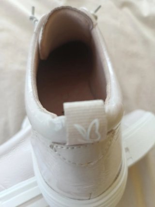 NUEVOS Zapatos  de piel 100% ,color Beige claro