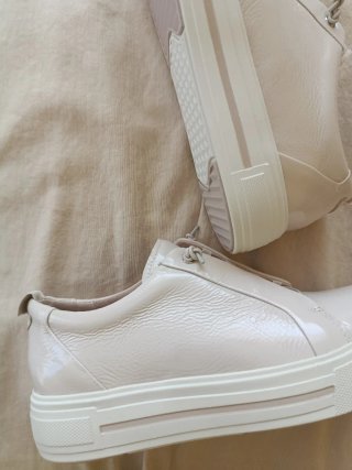 NUEVOS Zapatos  de piel 100% ,color Beige claro