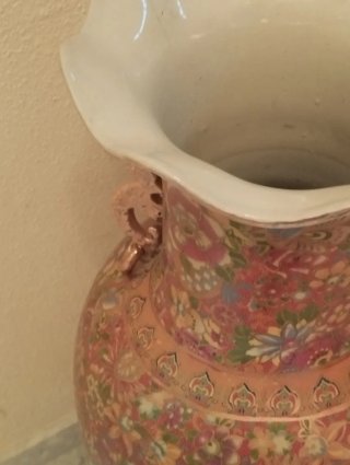 Jarrón de porcelana multicolor con asas