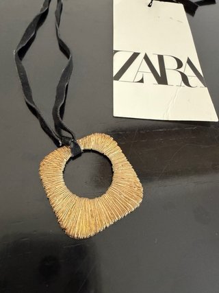 Collana Zara con pendente geometrico