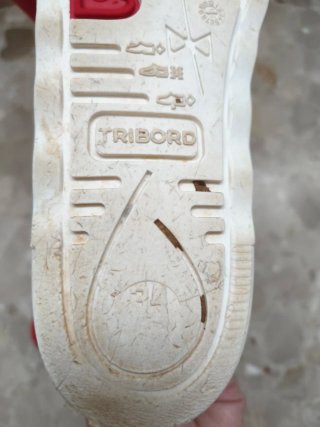 Botas de agua rojas para niños