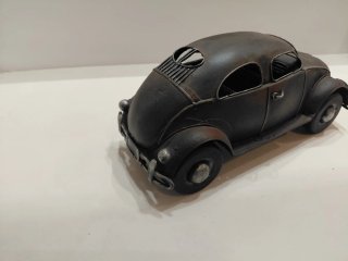 Coche de hojalata