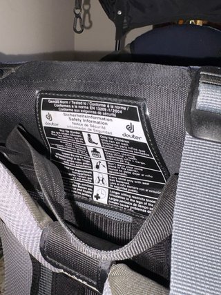 Mochila portabebés con capota
