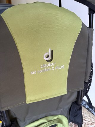 Mochila portabebés con capota