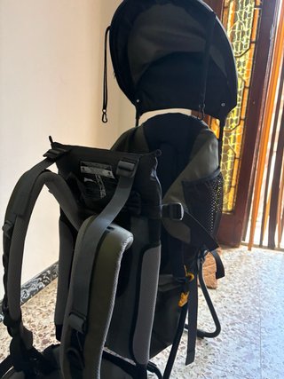Mochila portabebés con capota