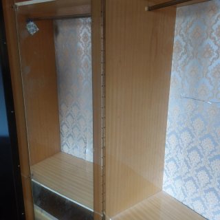 Armario doble de madera