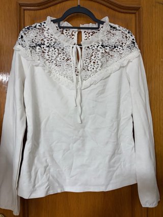 Blusa blanca manga larga con encaje