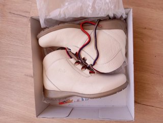 Botines de piel color crema