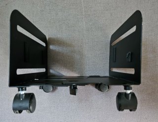 Soporte para ordenador de sobremesa con ruedas