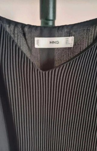 Blusa tirantes Mango negra  plisada