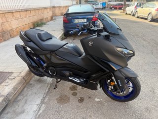 Yamaha TMAX 560 Maxi Scooter Negra