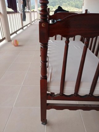 Cuna de bebé restaurada