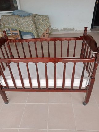 Cuna de bebé restaurada