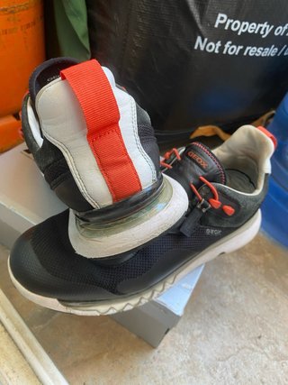 Zapatos Geox Negros y Rojos
