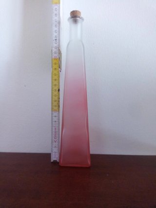 Bottiglia in vetro sfumato rosa con tappo