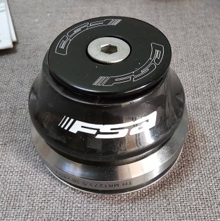 Dirección FSA Integrada 1-1/8-1.5 Carbono para MTB