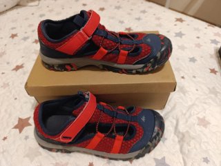 Sandalias niño rojas y azules