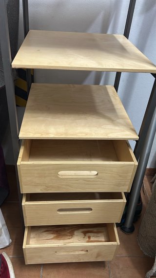 Estantería industrial de metal y madera con cajone