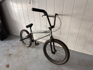 Bicicleta BMX MANKINO 2025 Ligera