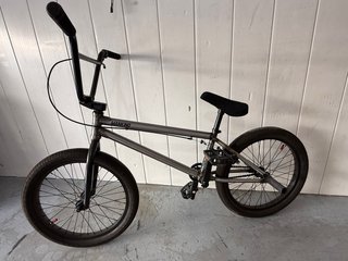 Bicicleta BMX MANKINO 2025 Ligera