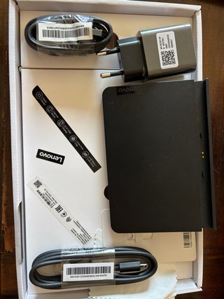 Tablet Lenovo TB-X606F con Base
