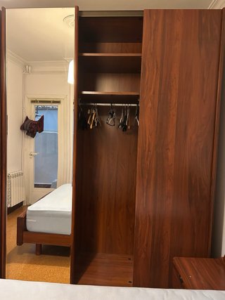 Armario grande madera con espejo
