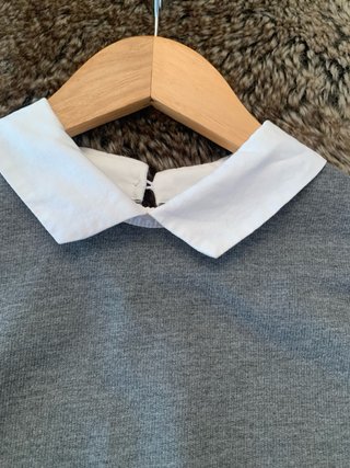 Vestido Pull&Bear gris con cuello blanco