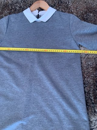 Vestido Pull&Bear gris con cuello blanco
