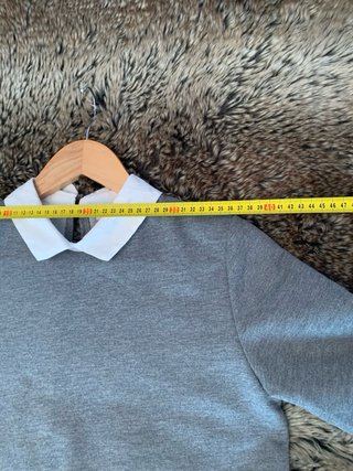 Vestido Pull&Bear gris con cuello blanco