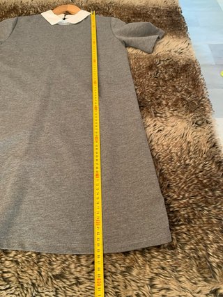 Vestido Pull&Bear gris con cuello blanco