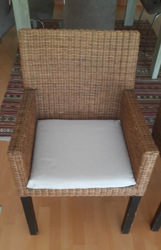 2 Sillones de mimbre con cojines