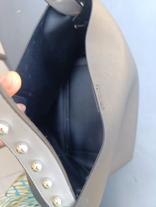 Borsa a mano con perle bianche e fiocchi laterali
