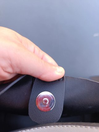 Borsa a mano con perle bianche e fiocchi laterali