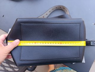 Borsa a mano con perle bianche e fiocchi laterali