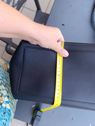 Borsa a mano con perle bianche e fiocchi laterali