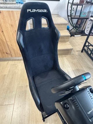 Playseat Evolution Alcántara + Logitech G29