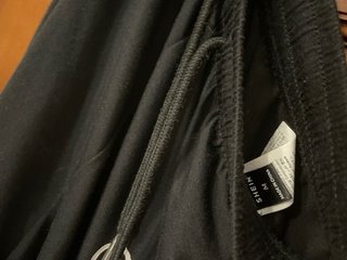Pantalones cortos negros con estampado