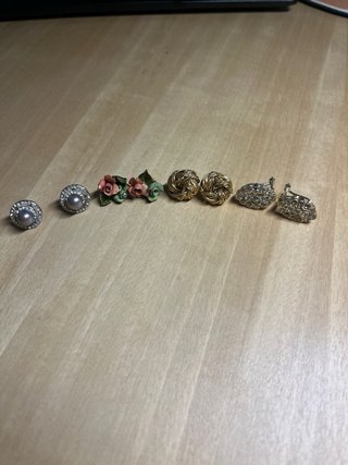 Pendientes de perlas y flores