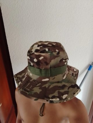 Sombrero de camuflaje militar