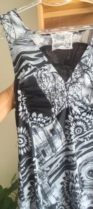 Vestido desigual estampado blanco y negro