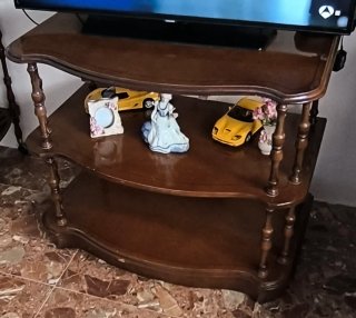 Mesa de TV de madera oscura