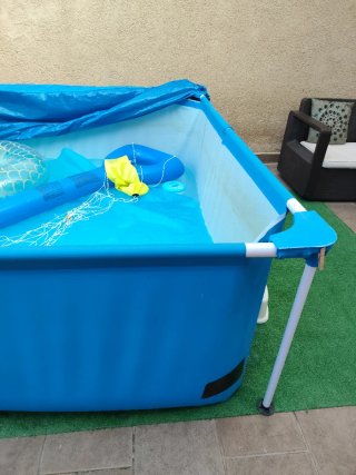 Piscina hinchable 4x2.11m parcheada..no envio