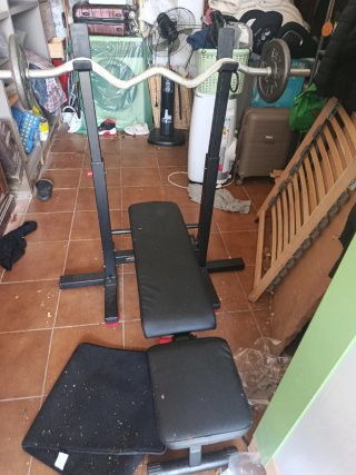 Banco de pesas con barra