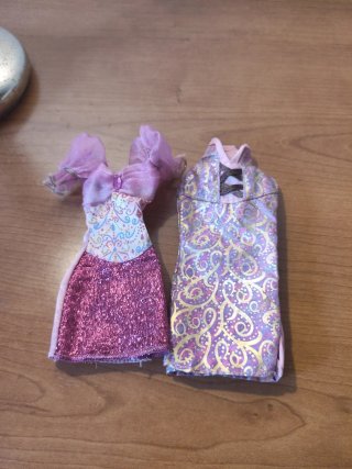 Ropa Barbie.
