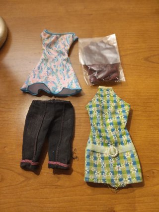 Ropa Barbie.