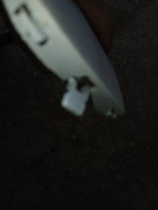 Moldura derecha bajo faro doblo 06